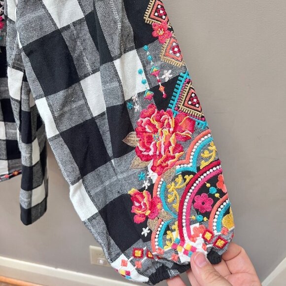 Savanna Jane M Women's Black & White Plaid Embroidered Floral Boho Top - Picture 2 of 7